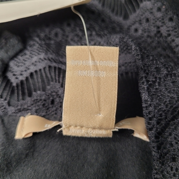 BANANA Republic Black Sleeveless Lace Dressy Top. - Picture 8 of 11